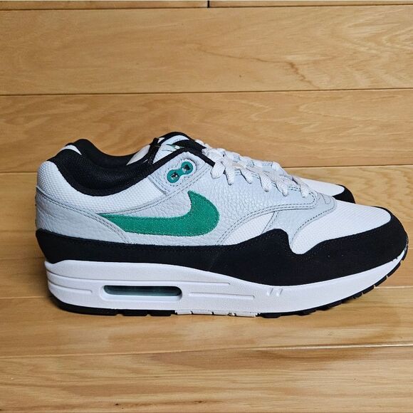 Nike Air Max 1 White Stadium Green Black Mens Shoe Sneaker FN6952-100 - Picture 2 of 12